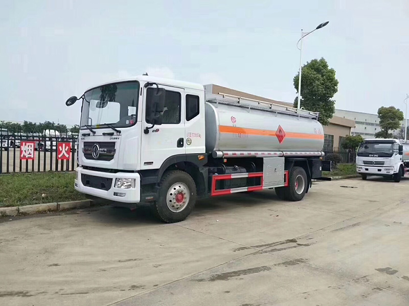 东风D9运油车